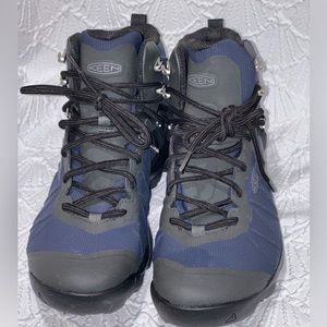 KEEN pair of never worn Men’s mint-condition waterproof Navy Blue boots. Durable